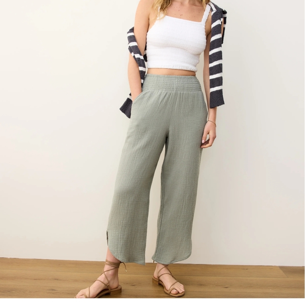 Marine Layer Cali Double Cloth Pant in a soft sage green Size Xs